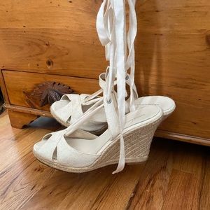 Banana Republic | Size:9 (runs a bit small) |Wedge